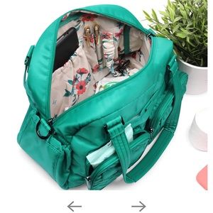 Brand new lug jumper purse. Beautiful Kelly green color!